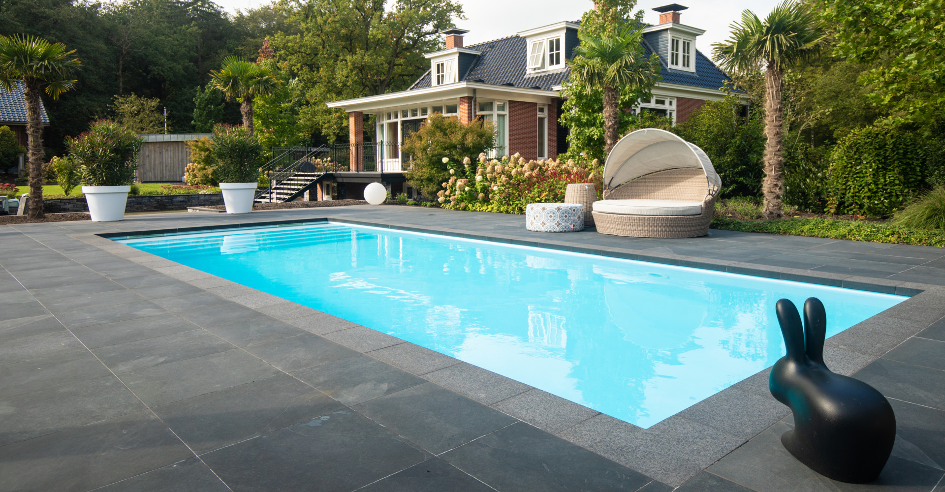 Luxe zwembad laten aanleggen